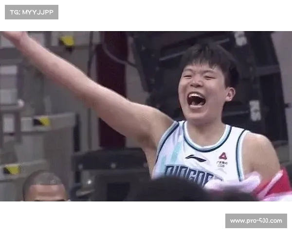 杨瀚森直言为国乒挑边是荣耀时刻 展现自豪与责任担当 杨瀚森直言为国乒挑边是荣耀时刻 展现自豪与责任担当
