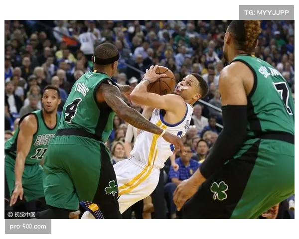 勇士包夹快速轮转限制文班亚马，避免落入阵地战节奏